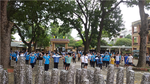 Hơn 200 Đoàn viên thanh niên đến từ các chi đoàn tham gia chung kết Giải chạy Báo Hànộimới trường THPT Vân Nội
